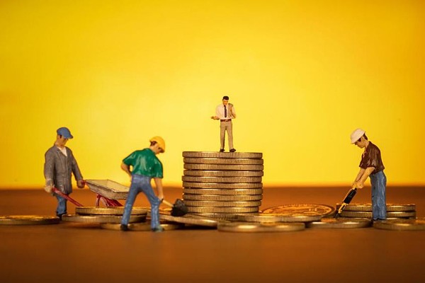 比特幣現(xiàn)貨掙得多還是合約掙得多？