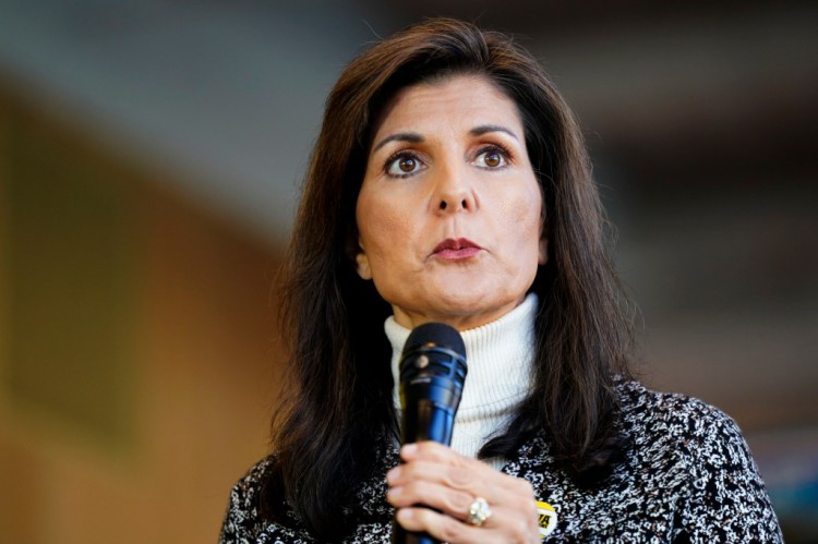 尼基哈利NIKKIHALEY在鷹眼女士比賽前將愛荷華州籃球運(yùn)動員凱特琳克拉克CAITLINCLARK與CNN主持人混淆