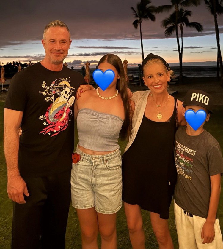 [克里斯]莎拉米歇爾蓋拉分享家庭度假罕見照片