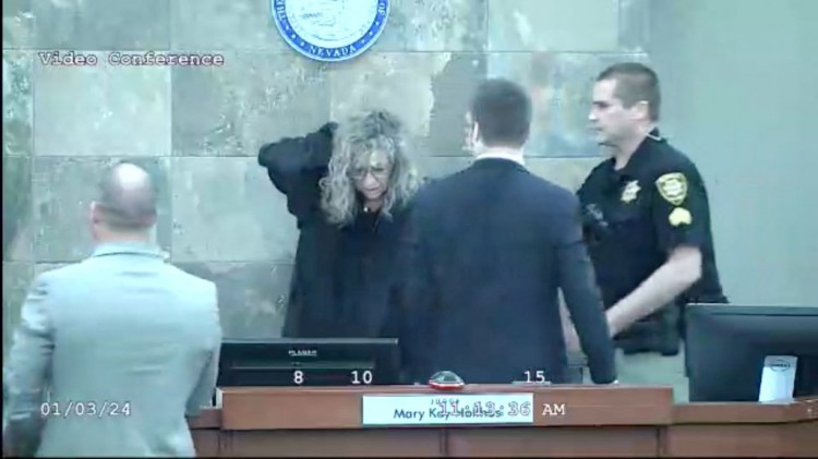 維加斯法官襲擊者將法庭騷亂歸咎于糟糕的一天聲稱試圖殺死她但他拒絕