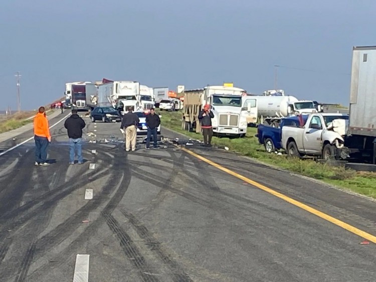 加州I5公路上35輛車連環(huán)相撞造成2人死亡9人住院我一生中最可怕的事故