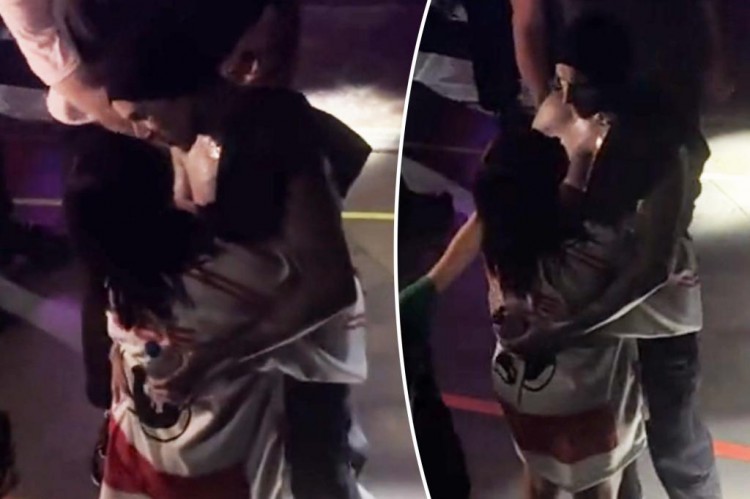 特拉維斯巴克TRAVISBARKER在BLINK182巡演中分享了他和考特尼卡戴珊KOURTNEYKARDASHIAN兒子的甜蜜照片
