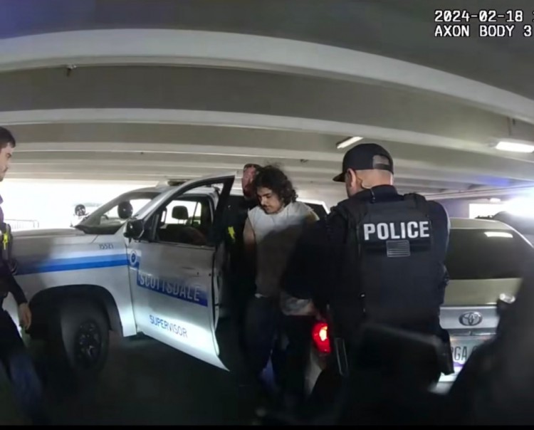 紐約市和亞利桑那州檢察官將就蘇荷酒店殺人嫌疑人的命運展開較量