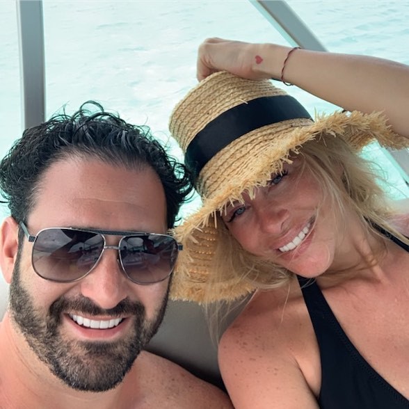 真正的家庭主婦明星迪娜曼佐的前任因涉嫌雇傭暴徒對她進行粗暴對待而被撤銷
