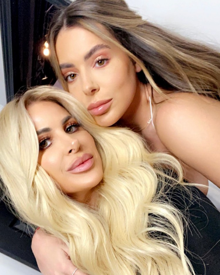 KIMZOLCIAK和KROYBIERMANN在離婚期間被勒令支付5000美元聘請父母健康評估員