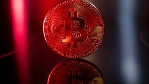 在許多商家零售商和商店中比特幣被接受作為商品和服務的支付手段接受加密貨幣的實體店通常會顯示